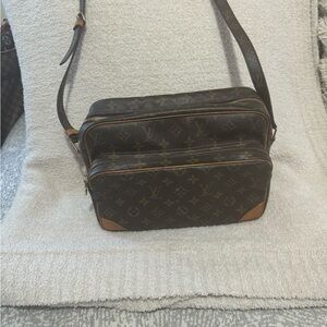 LV crossbody  pre loved great condition !!